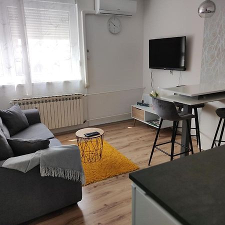 Apartman Emy คาร์โลวัตส์ ภายนอก รูปภาพ