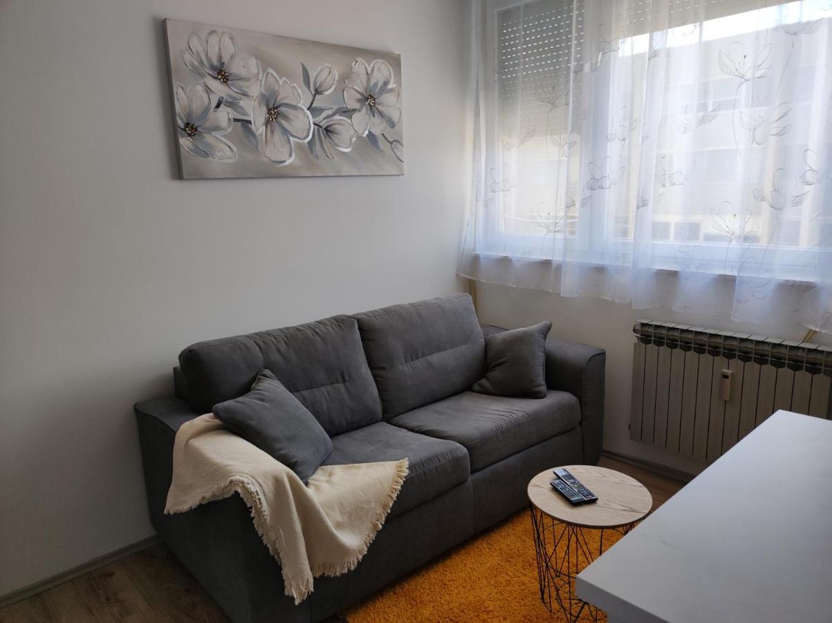 Apartman Emy คาร์โลวัตส์ ภายนอก รูปภาพ