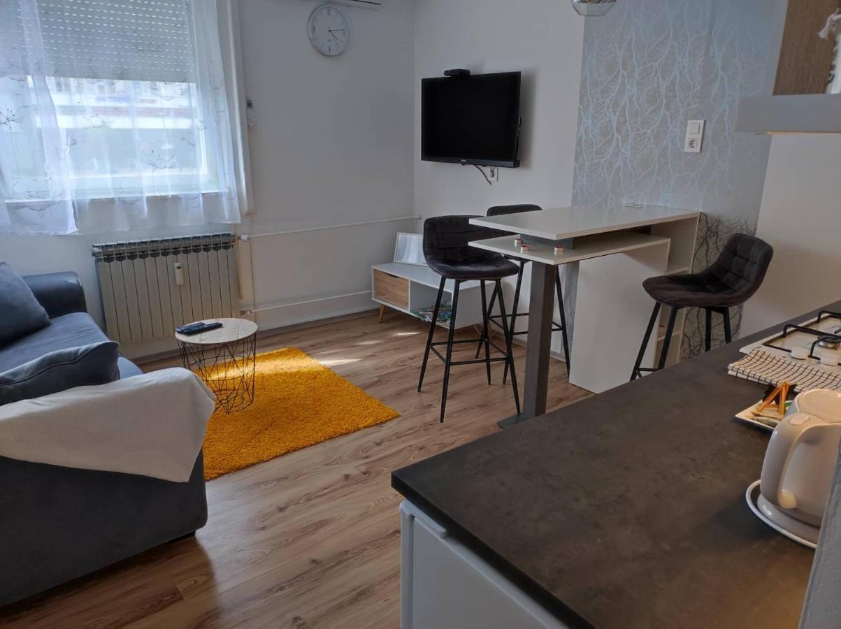 Apartman Emy คาร์โลวัตส์ ภายนอก รูปภาพ