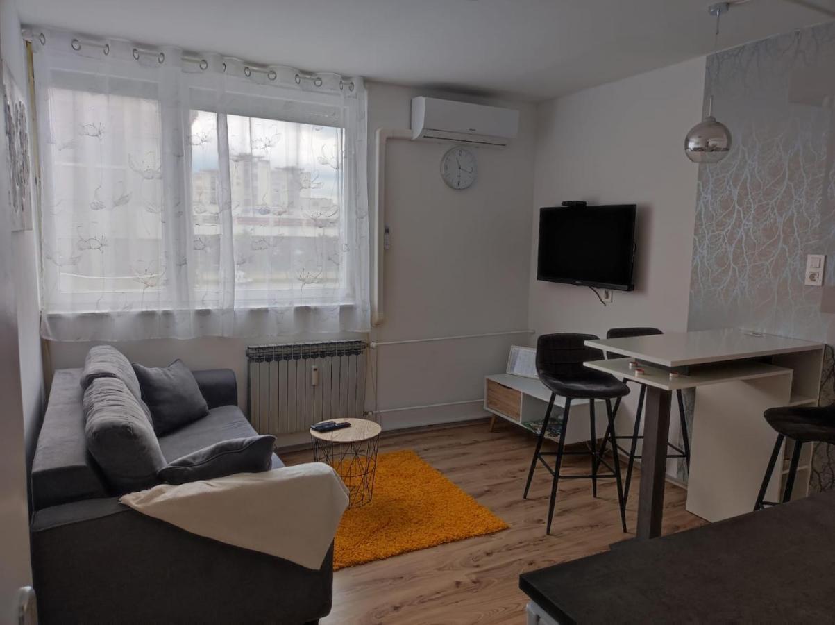 Apartman Emy คาร์โลวัตส์ ภายนอก รูปภาพ