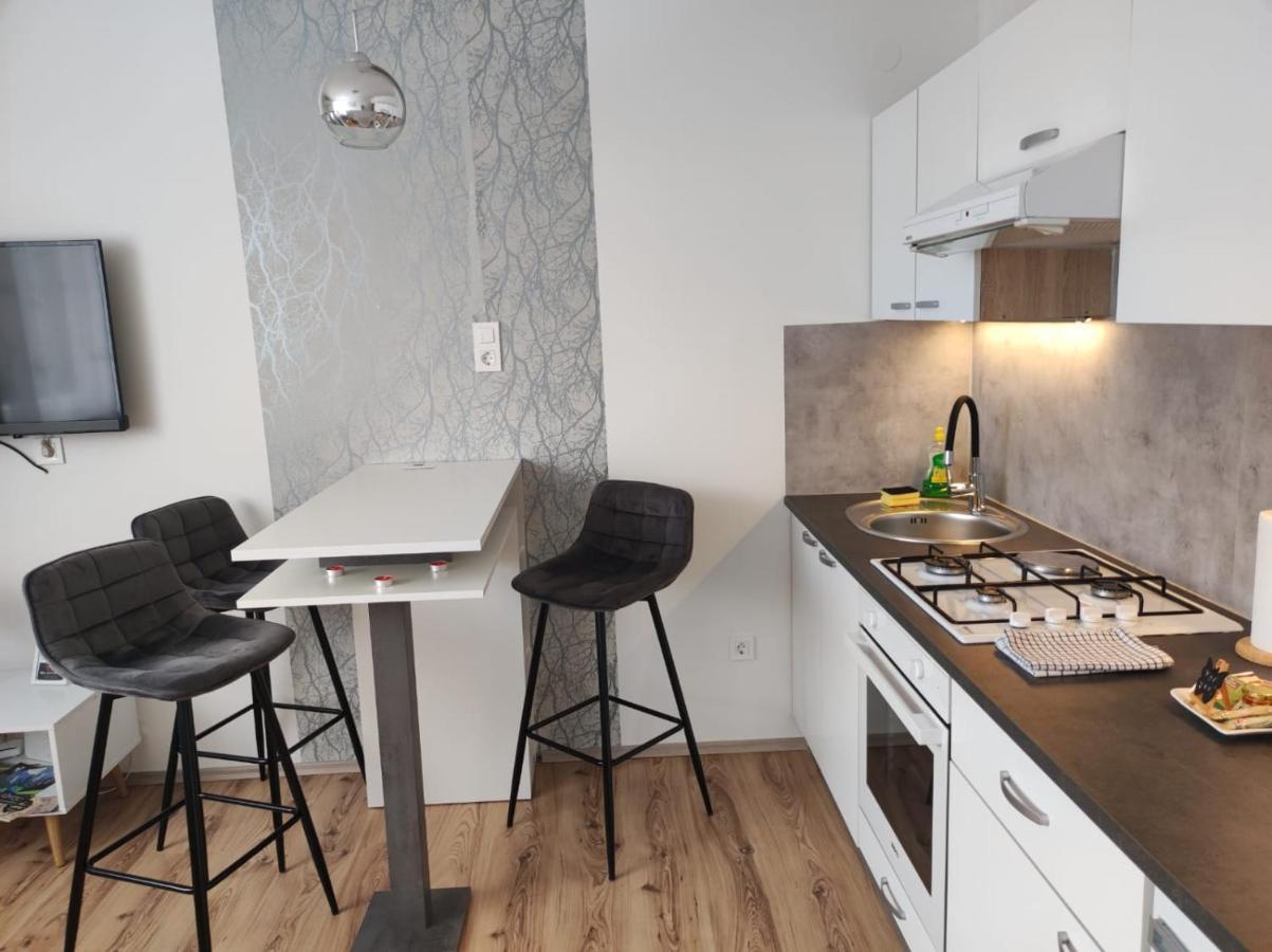Apartman Emy คาร์โลวัตส์ ภายนอก รูปภาพ