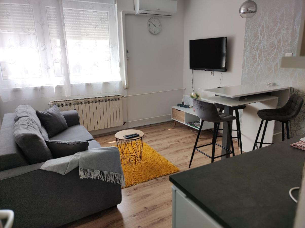 Apartman Emy คาร์โลวัตส์ ภายนอก รูปภาพ